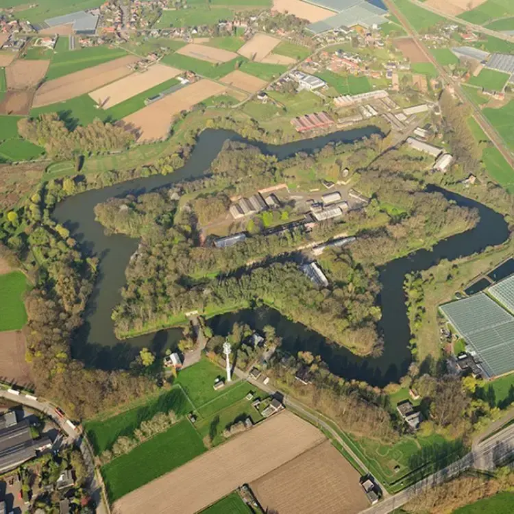 Luchtfoto van groen en water in de omgeving van Zwijndrecht